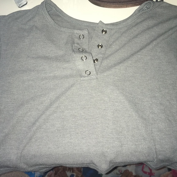 grey top - Picture 2 of 4